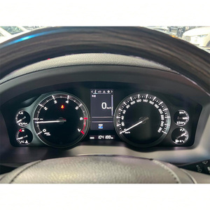 Toyota Land Cruiser 2019 Usado, 5.7L V8 3UR-FE 8AT, Tracción 4x4 Permanente, VXR, Especificaciones GCC, SUV de 7 Asientos, Bajo Kilometraje, Sin Accidentes - Product Image 5