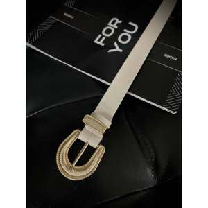 Cinturón para Mujer con Hebilla de Anillo en D Dorado, Estilo Casual de Cuero PU - Product Image 3