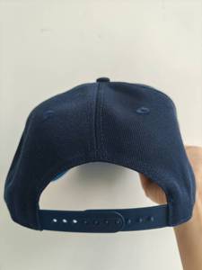 Gorra Snapback Roja Ajustable de Perfil Bajo, Unisex, con Visera Plana, de Poliéster y Algodón, para Uso Casual al Aire Libre - Product Image 5