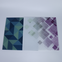 Panneau de verre décoratif à motif géométrique triangulaire bleu, design moderne imprimé pour la décoration des cloisons et des portes intérieures