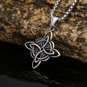 Yunnique – collier avec pendentif nœud celtique en acier inoxydable, bijoux à la mode pour hommes, cadeau, design géométrique - Product Image 2