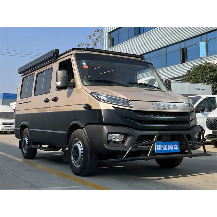 La Chine a personnalisé IVECO 4x2 RV camping-car 4-5 personnes petit camping-car caravane