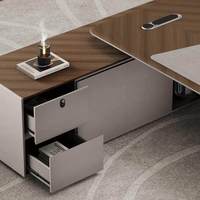 Bureau de direction de luxe moderne, lignes épurées, en PVC, design allongé