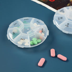 Boîte à pilules ronde hebdomadaire à 7 compartiments, couvercle en plastique portable avec compartiments pour le rangement des médicaments - Product Image 2