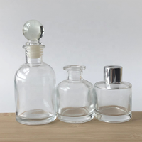 Bouteille en verre de diffuseur de roseau de vase décoratif de parfum à la maison unique vide avec des bâtons de chapeau