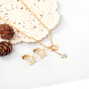 ชุดสร้อยคอต่างหูรูปดาว โทนสีทอง จี้รูปดาวแบบโปร่ง ประดับด้วยเพชรเทียม เครื่องประดับแฟชั่นสำหรับผู้หญิง ของขวัญสำหรับงานปาร์ตี้ - Product Image 1