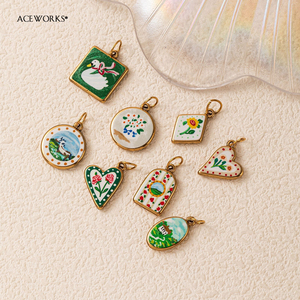 La Panière Peinte |   Pendentifs en émail plaqués or PVD 18 carats en acier inoxydable, motifs nature morte peints à la main, pour la fabrication de bijoux - Product Image 4