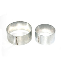 Manguito elástico abierto de acero galvanizado industrial personalizado, resistente al desgaste, de alta resistencia, autoajustable para compensación de holguras