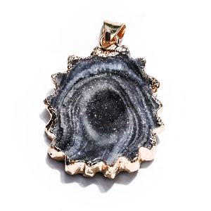 <span class=keywords><strong>Collier</strong></span> de fleurs de soleil irrégulières avec thème d'amour de galaxie bijoux artisanaux décoratifs pour cadeau pendentif en agate de cristal naturel - Product Image 5