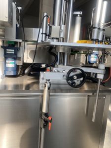 Hochpräzise Selbstklebende Etikettiermaschine für Tomatensoßen-Quetschflaschen Einseitige Etikettierung - Product Image 4