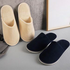 Özelleştirilebilir kaymaz yumuşak kapalı ayak otel terlikleri yıkanabilir beyaz siyah mercan polar kullanımlık misafirler için tek kullanımlık - Product Image 1