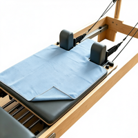 Serviette en microfibre suédée marron mocha avec points antidérapants en silicone, sangle de transport, pliable, lavable en machine, antidérapante, personnalisée pour Pilates Reformer