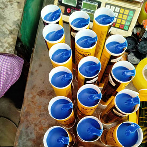 Factory Supply Wholesale High <strong>Temperature</strong> 400g Cartridge Tube Lithium Complex Lubricating Grease Industrial Grease <strong>Lubricants</strong> - Product Image 2