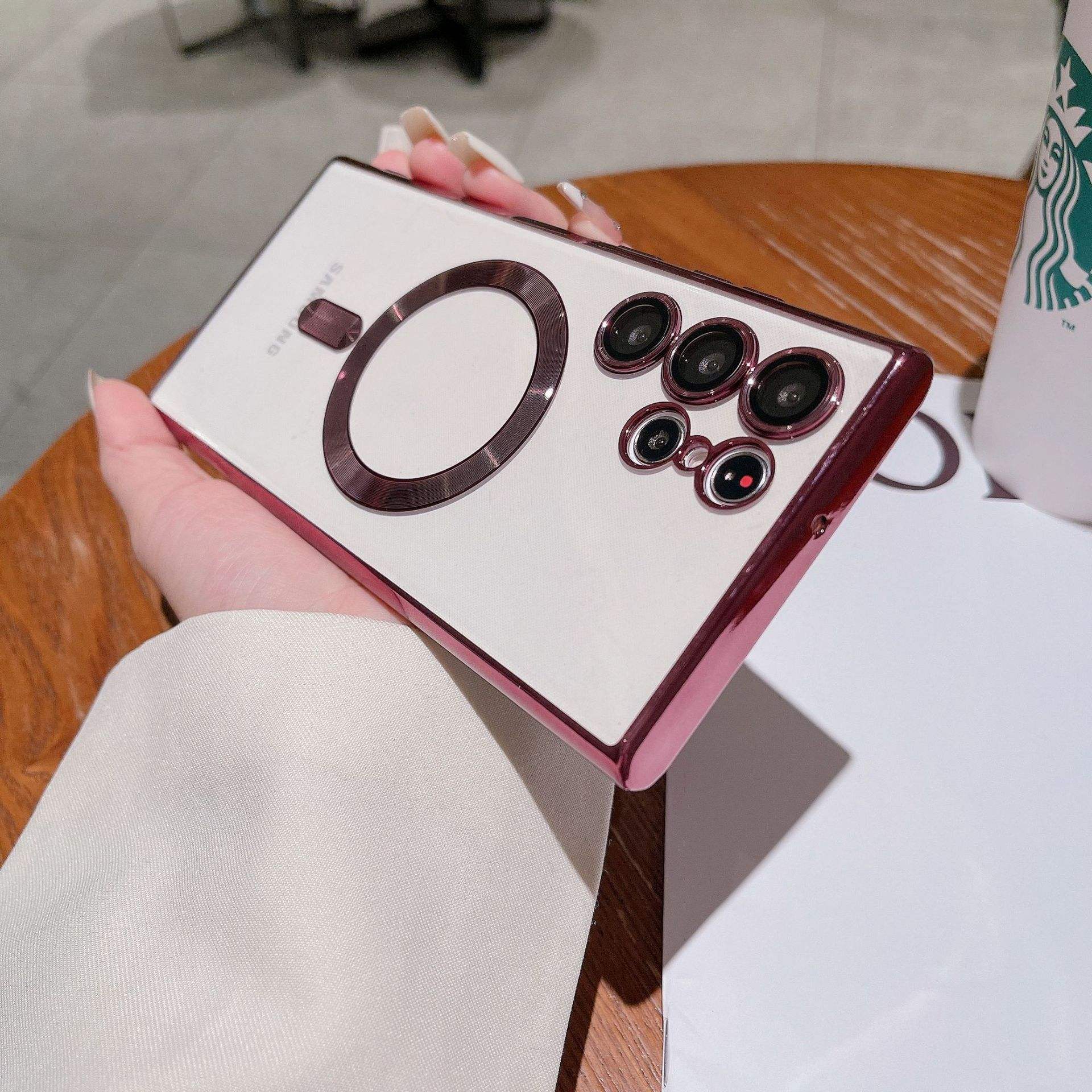 สีแดงเงา