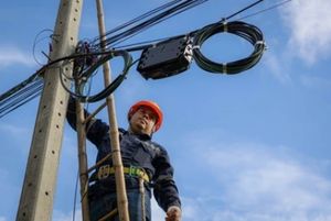 Câble à fibres optiques hybride Wanbao FTTA FRP, câble optique de communication extérieur monomode blindé, câble à fibres G652D, câble Gyfty - Product Image 6