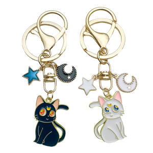 Porte-clés en alliage émaillé avec motif de chat porte-bonheur de dessin animé Sailor Moon pour sac - Product Image 1