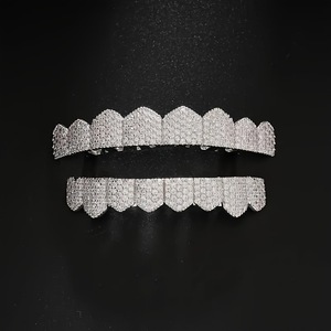 Grillz en zircon plaqué or 18 carats, micro-incrustation géométrique, unisexe, pour usage quotidien - Product Image 1