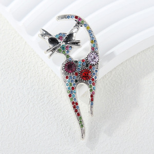 Broche de Aleación con Diseño de Gatito Retro y Adorno de Diamantes de Imitación, Estilo Europeo-Americano, Exquisito y Moderno - Product Image 3