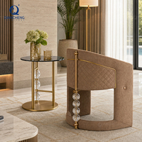 Table d'appoint de luxe discrète avec plateau en verre trempé noir et piètement en acier inoxydable doré, mobilier pour projets de villas et hôtels, directement de l'usine
