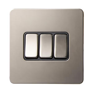 Enchufe Táctil Individual de 10A Color Gris Níquel Británico para PC UK con Interruptor de Encendido/Apagado, Clasificación IP27, Diseño Minimalista - Product Image 6