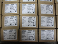 PLC industriel PAC3220 6ES7211-1AE40-0XB0 Siemens, dispositif de surveillance de puissance, 32 entrées/sorties, 240V, contrôle industriel, Ethernet PLC