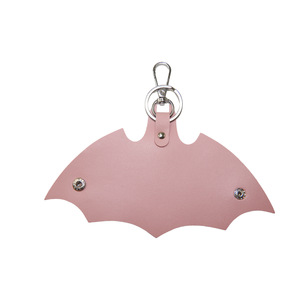 Llavero de cuero PU con forma de murciélago para Halloween, llavero con mosquetón, soporte para llaves duradero y antipérdida para uso en el hogar y el coche - Product Image 3