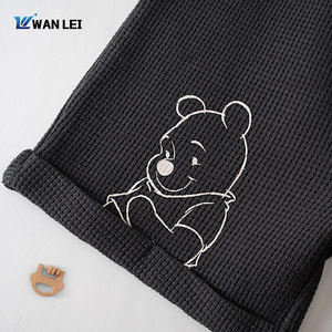Shorts bébé personnalisés OEM à motif dessin animé, en tissu gaufré respirant, culottes décontractées pour tout-petits, vêtements d'été pour nourrissons en gros - Product Image 3