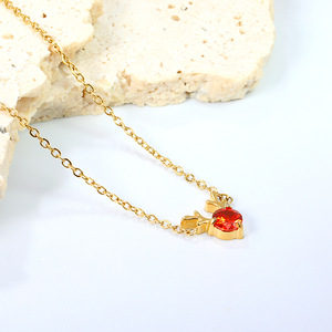 Collar de alce de Navidad para mujer, collar de acero de titanio geométrico de diamante rojo de nicho de lujo ligero de Europa y Estados Unidos - Product Image 3