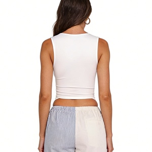 Top corto fruncido con cuello en V para mujer - Camiseta sin mangas ajustada, ropa de mujer a la moda - Product Image 3