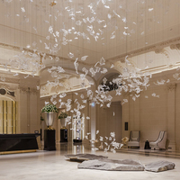 Lustre LED moderne de luxe personnalisé, décoration artistique, grande lampe pour hall d'hôtel, éclairage suspendu en verre en forme de feuille d'érable pour escalier