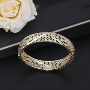 Brazalete de Boda de Lujo con Diseño Hueco Chapado en Oro de 14K, Estilo Indio, para Mujer, Venta al por Mayor desde Dubái - Product Image 4