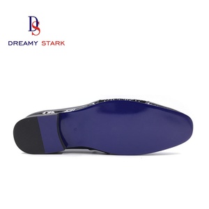 Chaussures habillées Oxford de luxe pour hommes en cuir brillant de haute qualité, faites à la main, durables, à motif spécial, personnalisables avec logo du fabricant - Product Image 4