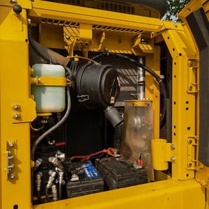 Komatsu 120-8 d'occasion de haute qualité, 12 tonnes, avec d'excellentes performances opérationnelles, en vente flash. Komatsu 110, 120-6, 120-8, 130. - Product Image 6