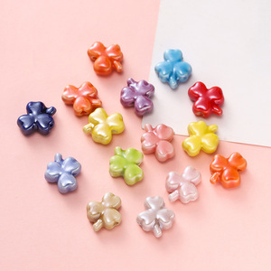 Perles en céramique émaillée en forme de trèfle, ouverture de 2mm, pour la fabrication de bracelets, accessoires de bijoux DIY - Product Image 1