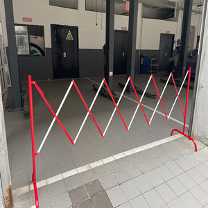Barriera di Sicurezza Retrattile in Acciaio 3000mm, Recinzione Portatile Espandibile e Pieghevole per Traffico - Product Image 2