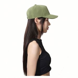 Casquette de camionneur en mousse et maille à 5 panneaux, personnalisée avec logo brodé, de haute qualité, par Desig Factory - Product Image 2