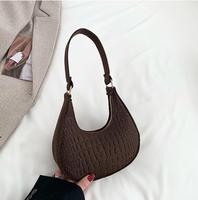 Personnalité de la mode belle atmosphère feutre unique épaule sous les bras femme sac croissant de lune sac en gros