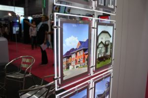 กล่องไฟคริสตัลสำหรับแสดงที่หน้าต่างร้านอาหารแบบแขวน - Product Image 4