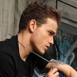 Pendientes de Moissanita con Corte Redondo, Color D, Claridad VVS1, Moissanita Creada en Laboratorio, Chapados en Oro Blanco de 18K sobre Plata 925 - Product Image 4