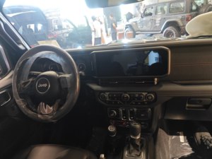 Nouveau <span class=keywords><strong>Jeep</strong></span> <span class=keywords><strong>Wrangler</strong></span> 2025 Dark R20 Turbo en cuir, conduite à gauche, SUV, fournisseur professionnel vérifié, livraison en gros - Product Image 3