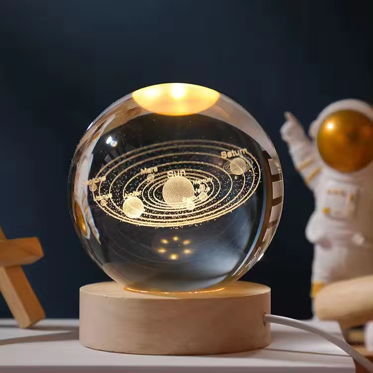 Boule de cristal gravée au laser solaire 3D