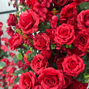 Arco di Fiori Artificiali in Seta Rossa Squisita per Decorazioni di Celebrazioni Festive e Scenografie Nuziali - Product Image 4