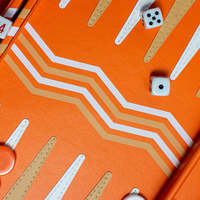 Étui de transport en cuir orange végétalien pour backgammon Boîte cadeau pour amateurs de jeux de société à la mode