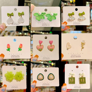 Pendientes de flores verdes lirio de los valles pendientes de perlas de tulipán mujer aguja de plata acrílico Joker pendientes al por mayor - Product Image 1