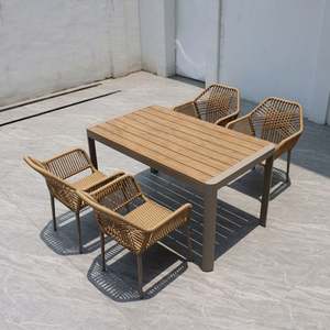 Chaise et table Terrance confortables en aluminium au bord de la piscine pour hôtel, meubles de patio en rotin tissé pour la plage - Product Image 4