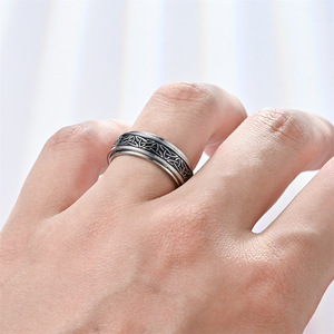 Anillos de Nudo Celta Vikingo con Runas para <span class=keywords><strong>Hombre</strong></span> <span class=keywords><strong>Anillo</strong></span> Giratorio de Acero Inoxidable para Aliviar el Estrés y la Ansiedad - Product Image 6