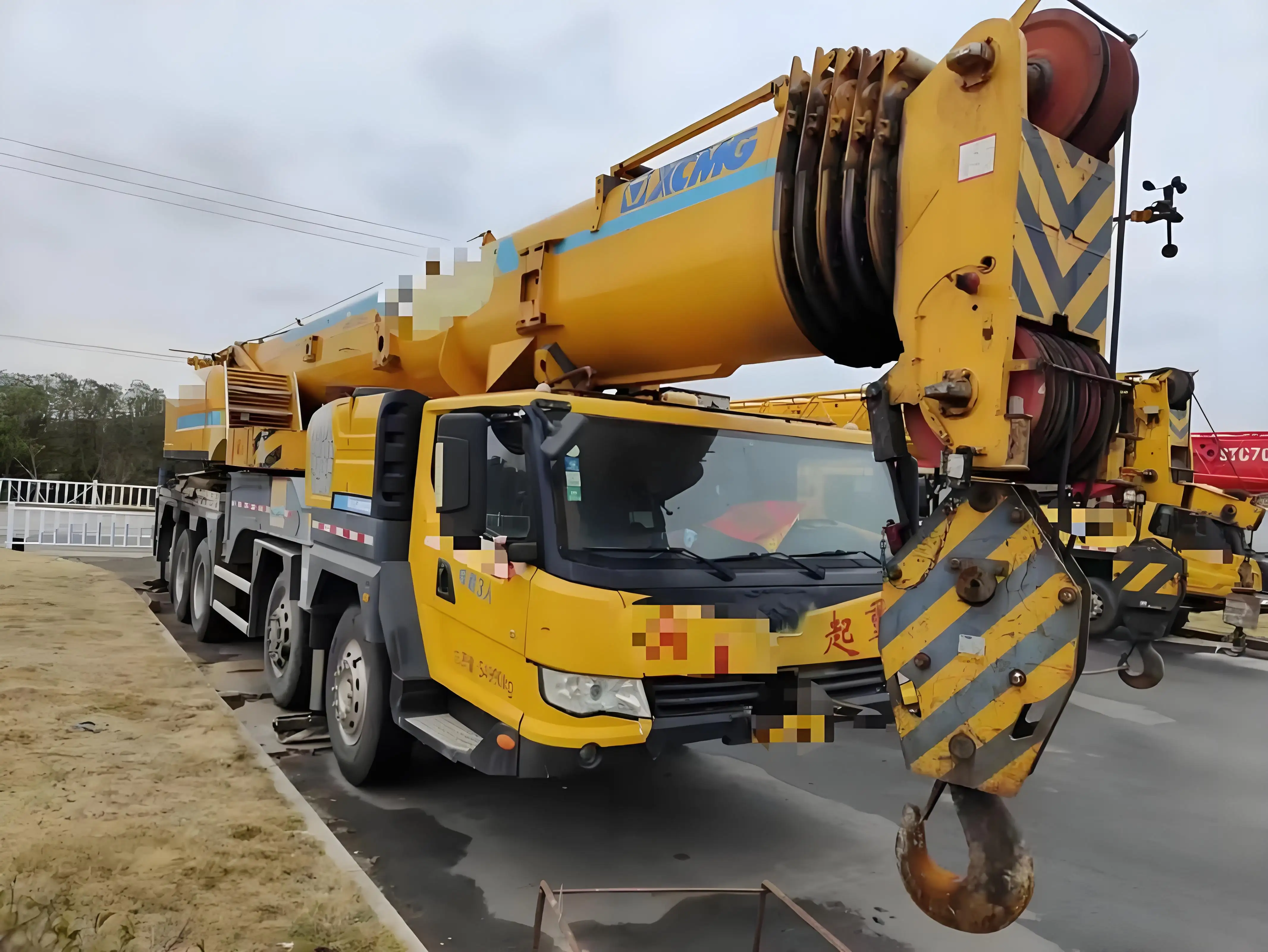 Grue de camion d'occasion de haute qualité de marque chinoise Grue de camion mobile de 130 tonnes à vendre XCT130 XCA130