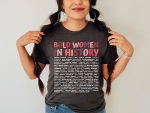 T-shirt da donna in cotone girocollo con stampa di scritte casualiste e motivi 'Bold Women In History', per tutte le stagioni, vestibilità regolare - Product Image 3