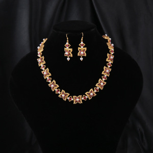 Collier Pendentif en Résine de Verre Émeraude Fait Main, Bijoux Fantaisie, Collier Long Croix en Or Véritable Coloré Fait Main - Product Image 3