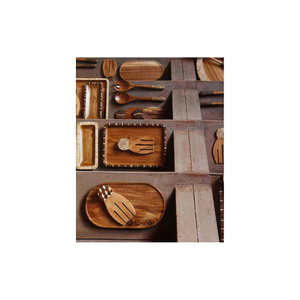 Estas cucharas de ensalada de madera ecológicas hechas a mano presentan materiales naturales de calidad alimentaria y diseños con incrustaciones. - Product Image 1